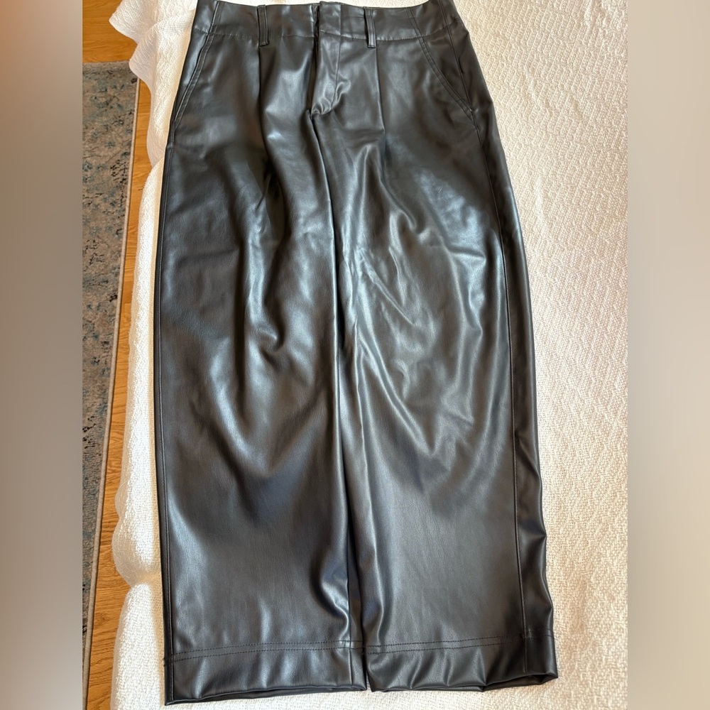 Vegan-leather black pleated pants size 8